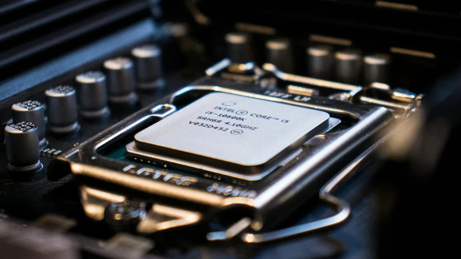 Server processor installed in a motherboard socket